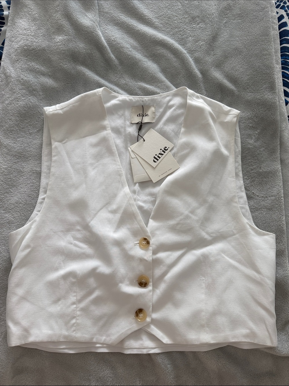 NWT White Sleeveless Fully lined Button-Front Crop Shirt Vest